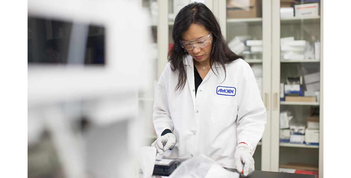 Учен анализира данни